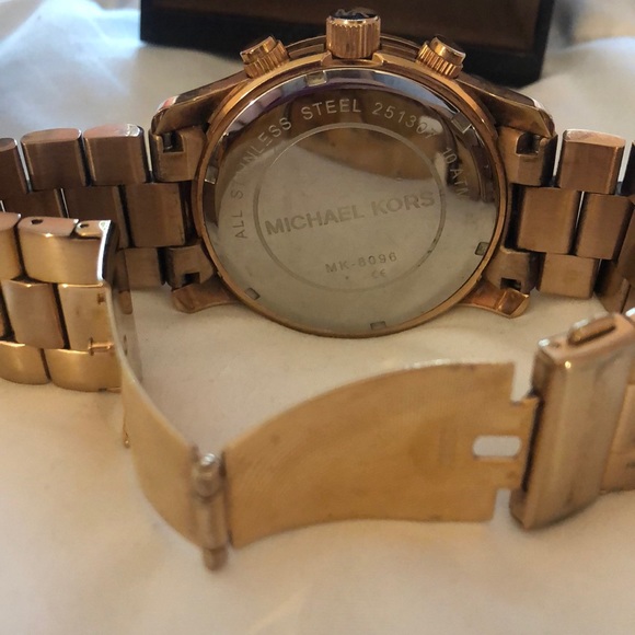 Michael Kors Gold Watch - Picture 3 of 8